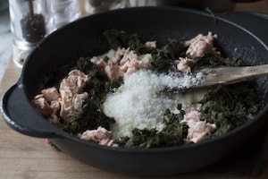 Preparazione Torta di spinaci al salmone - Fase 3