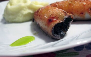 Calamari ripieni in salsa tandoori e purè