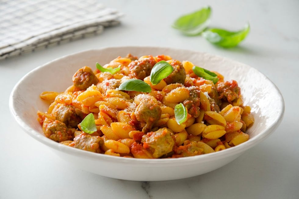 Gnocchetti sardi con pomodoro e salsiccia ricetta