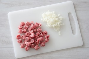 Preparazione Gnocchetti sardi con pomodoro e salsiccia - Fase 1