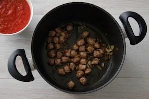 Preparazione Gnocchetti sardi con pomodoro e salsiccia - Fase 1