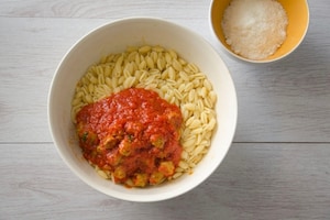 Preparazione Gnocchetti sardi con pomodoro e salsiccia - Fase 4