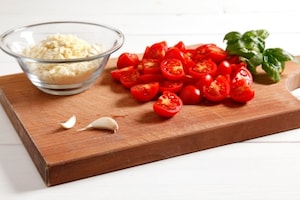 Preparazione Orecchiette con pomodorini e ricotta salata - Fase 1