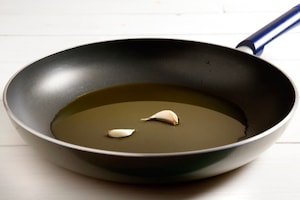 Preparazione Orecchiette con pomodorini e ricotta salata - Fase 1