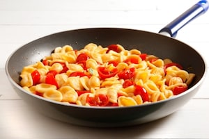 Preparazione Orecchiette con pomodorini e ricotta salata - Fase 3