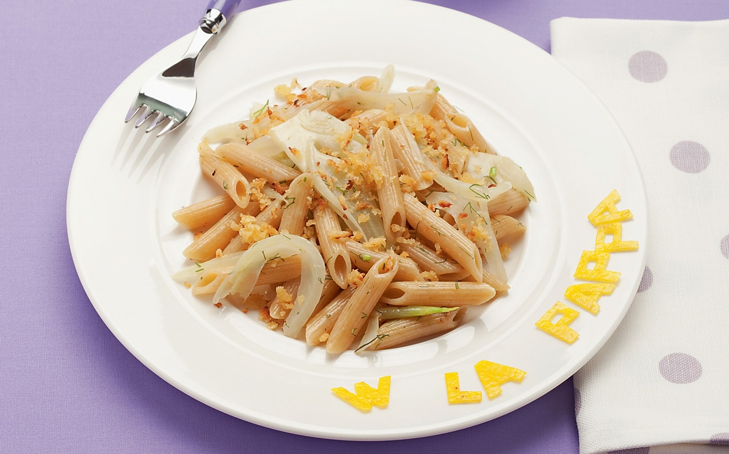 Penne integrali con ﬁnocchi al limone e mollica fritta ricetta