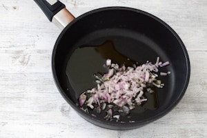 Preparazione Pollo al latte di cocco e curry con cous cous - Fase 1