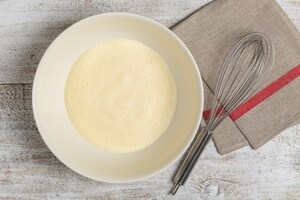 Preparazione Torta di farina gialla allo yogurt - Fase 1