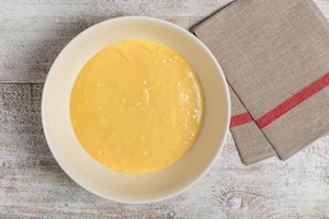 Preparazione Torta di farina gialla allo yogurt - Fase 1