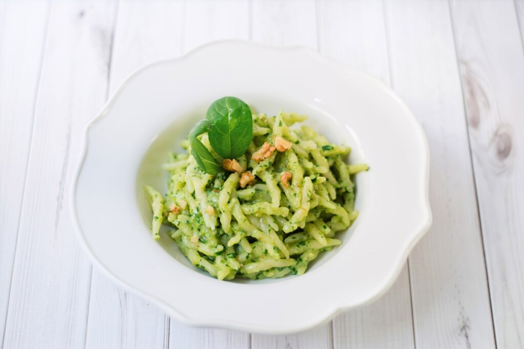 Ricetta Trofie Al Pesto Di Noci E Spinaci Cucchiaio D Argento