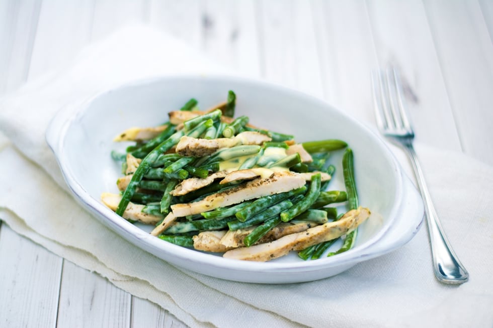 Insalata di pollo con maionese allo yogurt e fagiolini ricetta