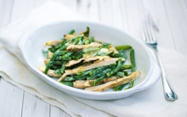 Insalata di pollo con maionese allo yogurt e fagiolini