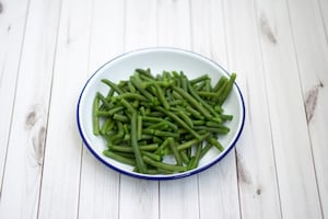Preparazione Insalata di pollo con maionese allo yogurt e fagiolini - Fase 1