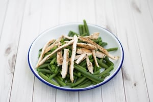 Preparazione Insalata di pollo con maionese allo yogurt e fagiolini - Fase 2