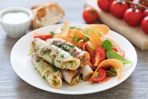 Preparazione Involtini di spada con salmoriglio e insalata - Fase 4