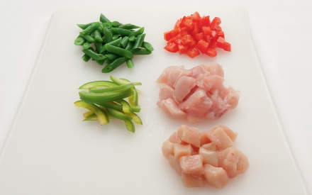 Preparazione Paella con verdure, pollo e coniglio - Fase 1 Preparazione Paella con verdure, pollo e coniglio - Fase 1
