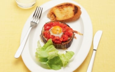 Pizzette di melanzana con ovetti di quaglia