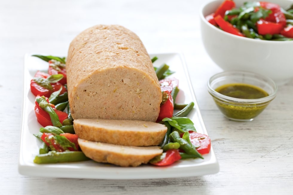 Polpettone di tonno con fagiolini e pomodori ricetta