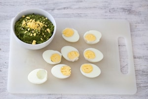 Preparazione Antipasto di uova sode ripiene - Fase 3