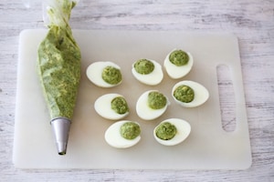 Preparazione Antipasto di uova sode ripiene - Fase 3