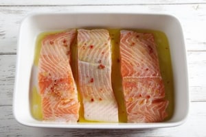 Preparazione Insalata di salmone fresco - Fase 1