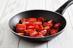 Preparazione Linguine alla colatura di alici e pomodori - Fase 2