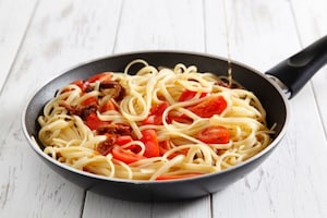 Preparazione Linguine alla colatura di alici e pomodori - Fase 2