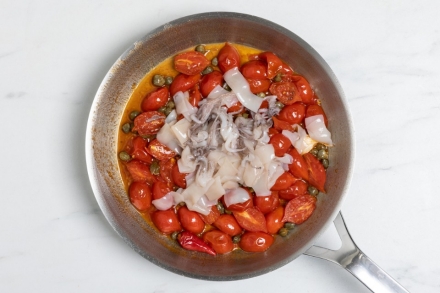 Preparazione Paccheri al sugo di calamari - Fase 4 Preparazione Paccheri al sugo di calamari - Fase 4
