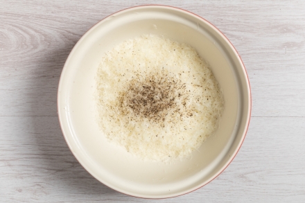 Preparazione Cacio e pepe - Fase 1 Preparazione Cacio e pepe - Fase 1