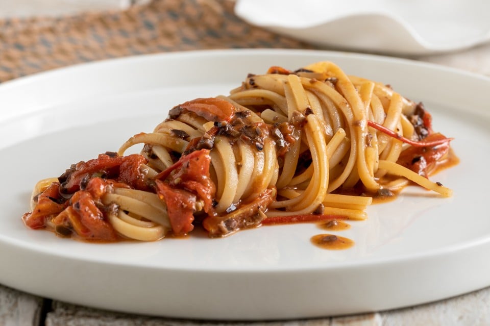 Pasta con pomodorini e tapenade ricetta