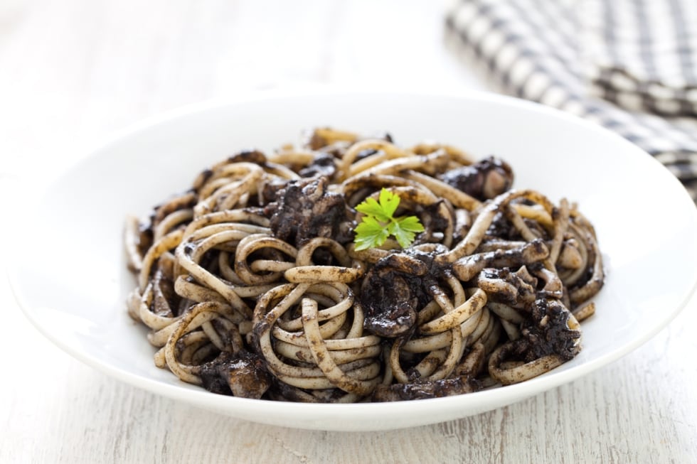 Pasta al nero di seppia ricetta