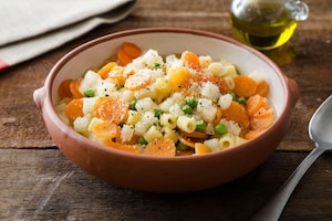 Preparazione Minestrone di sedano rapa, piselli, carote e pasta corta - Fase 3