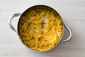 Preparazione Penne allo zafferano - Fase 1