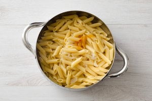 Preparazione Penne allo zafferano - Fase 2