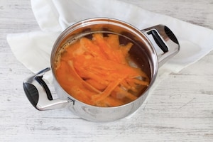 Preparazione Salmone con ragù di zucchine - Fase 1