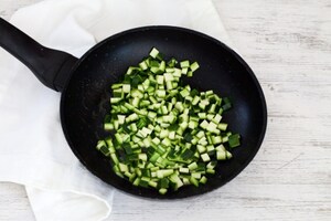 Preparazione Salmone con ragù di zucchine - Fase 9