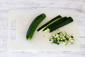 Preparazione Salmone con ragù di zucchine - Fase 8
