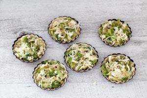 Preparazione Sfogliatine salate alla scarola e fontina - Fase 6