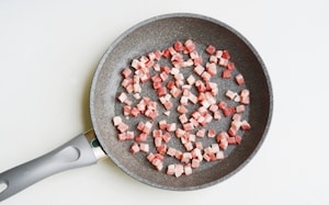 Preparazione Sformato di tagliatelle con pancetta e formaggio - Fase 1