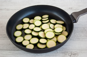 Preparazione Spaghetti alle zucchine - Fase 1