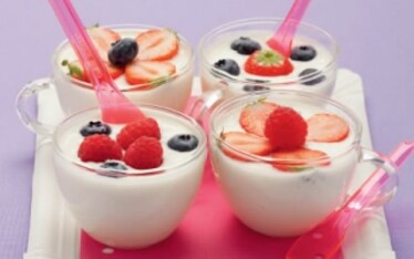 Crema di mandorle con frutti di bosco