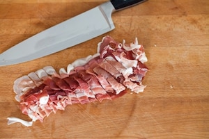 Preparazione Fettuccine al prosciutto e funghi - Fase 1