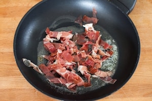Preparazione Fettuccine al prosciutto e funghi - Fase 2
