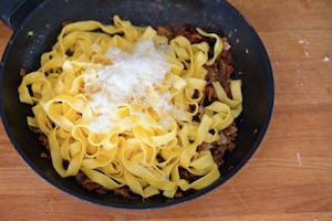 Preparazione Fettuccine al prosciutto e funghi - Fase 3