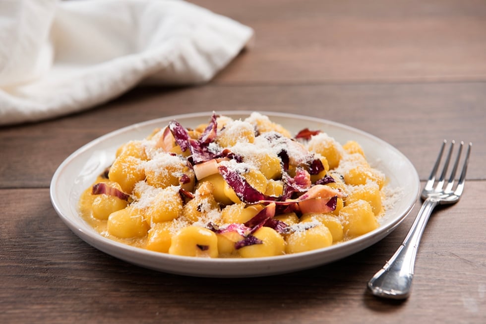 Gnocchi al radicchio e zafferano ricetta