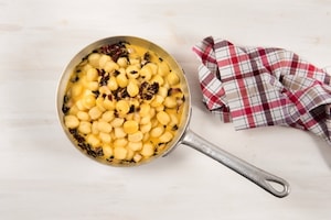 Preparazione Gnocchi al radicchio e zafferano - Fase 2