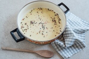 Preparazione Gnocchi al salmone e doppio pepe - Fase 1