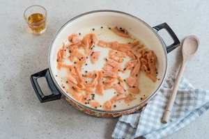 Preparazione Gnocchi al salmone e doppio pepe - Fase 2
