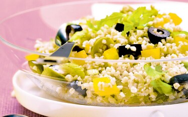 Insalata di grano con olive e sedano