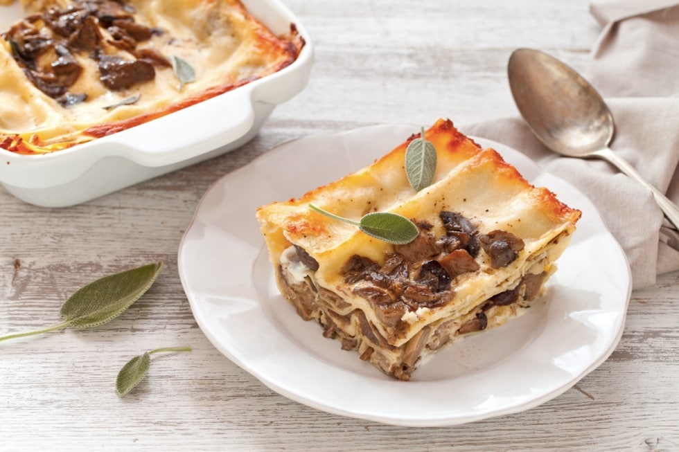 Lasagne alla crema di grana e funghi ricetta